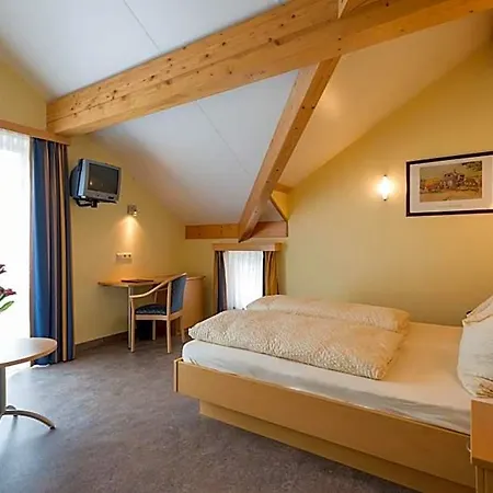 Hof 3*
